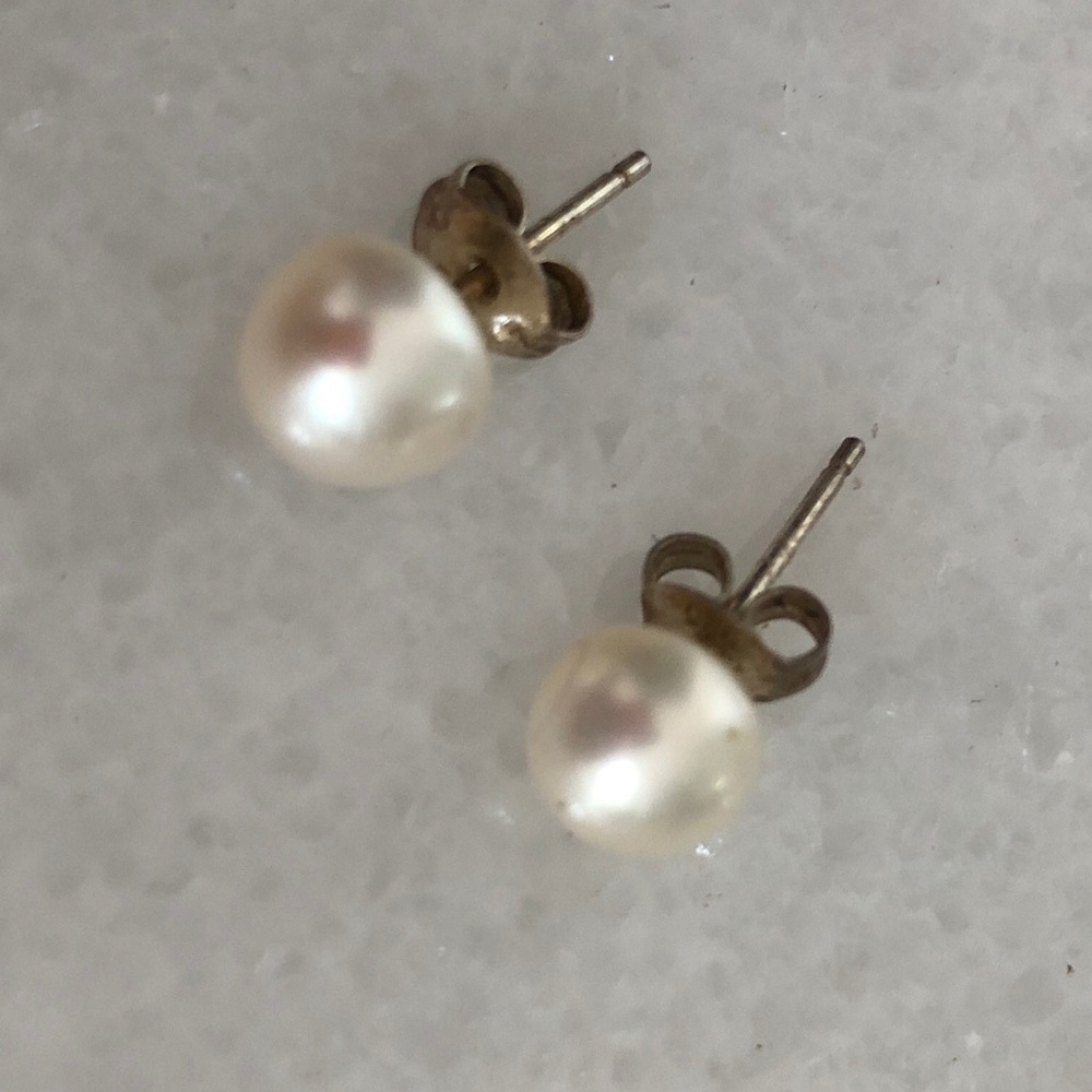Pearl stud earrings